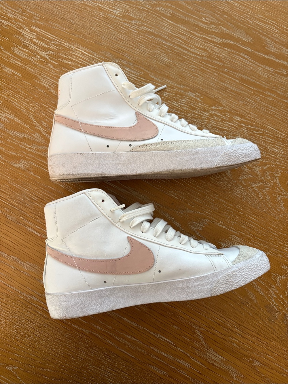 Nike Women’s Blazer Mid ’77 – White with Blush Pink Swoosh - Picture 3 of 4